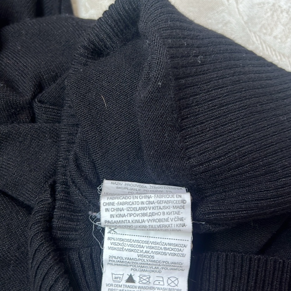 Amisu Turtle Neck - Picture 10 of 10